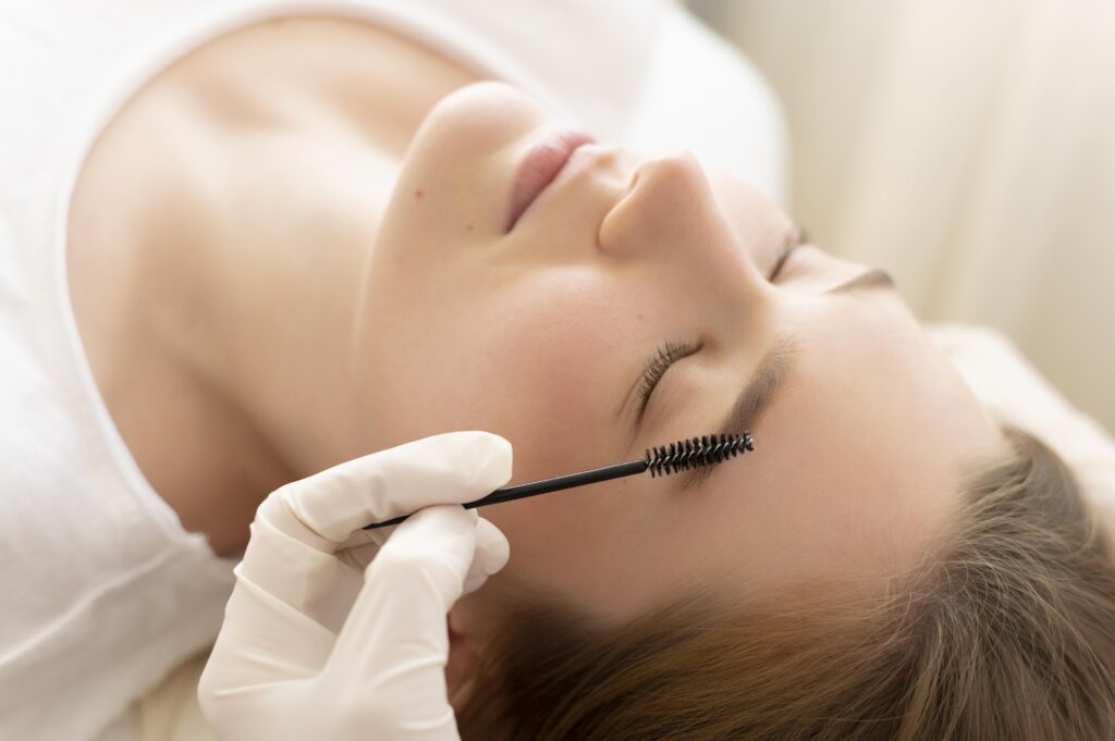 laminado de cejas claras